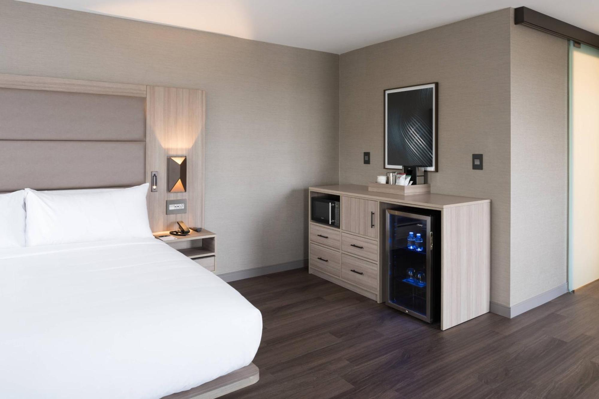 Ac Hotel By Marriott Boston Cleveland Circle Eksteriør billede