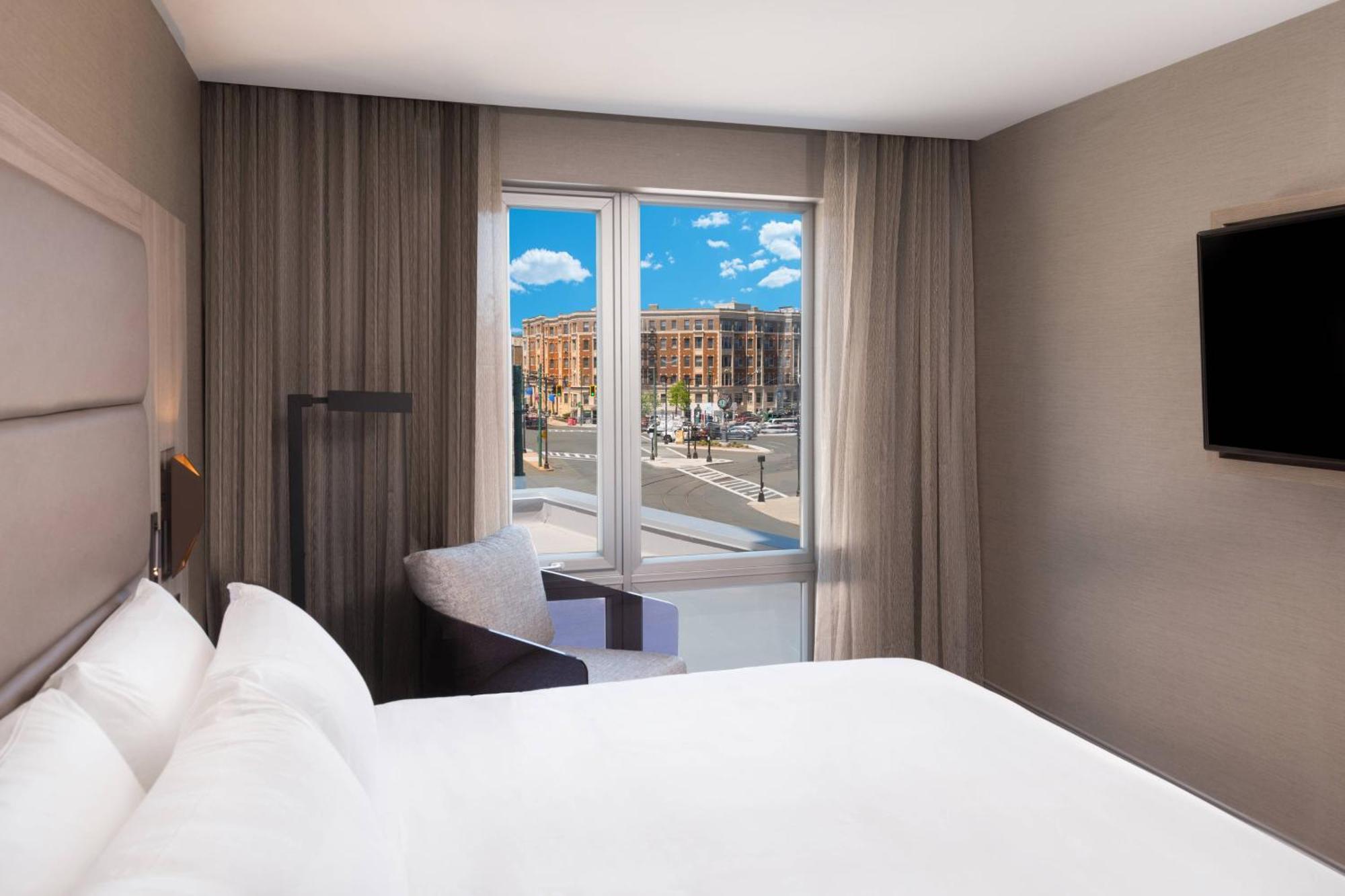 Ac Hotel By Marriott Boston Cleveland Circle Eksteriør billede