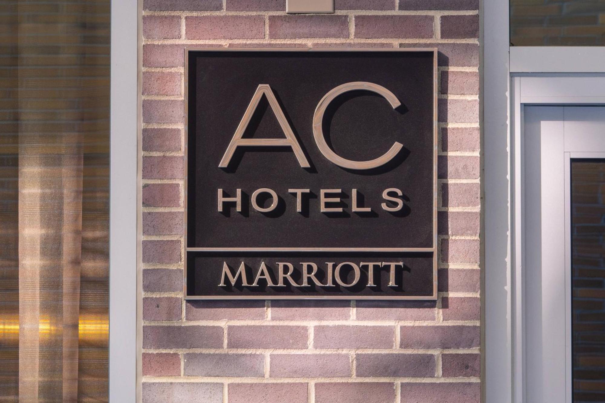 Ac Hotel By Marriott Boston Cleveland Circle Eksteriør billede