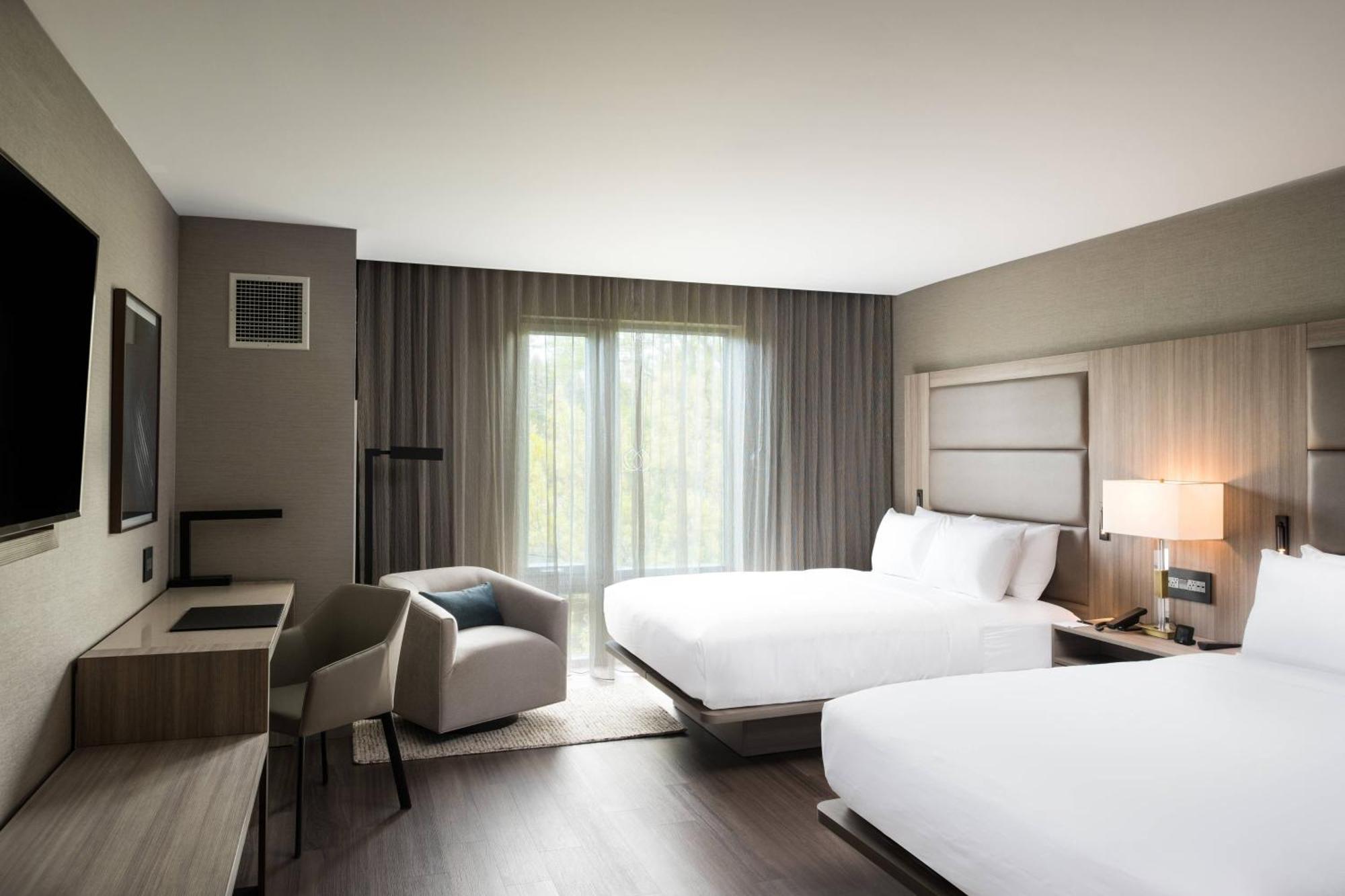 Ac Hotel By Marriott Boston Cleveland Circle Eksteriør billede